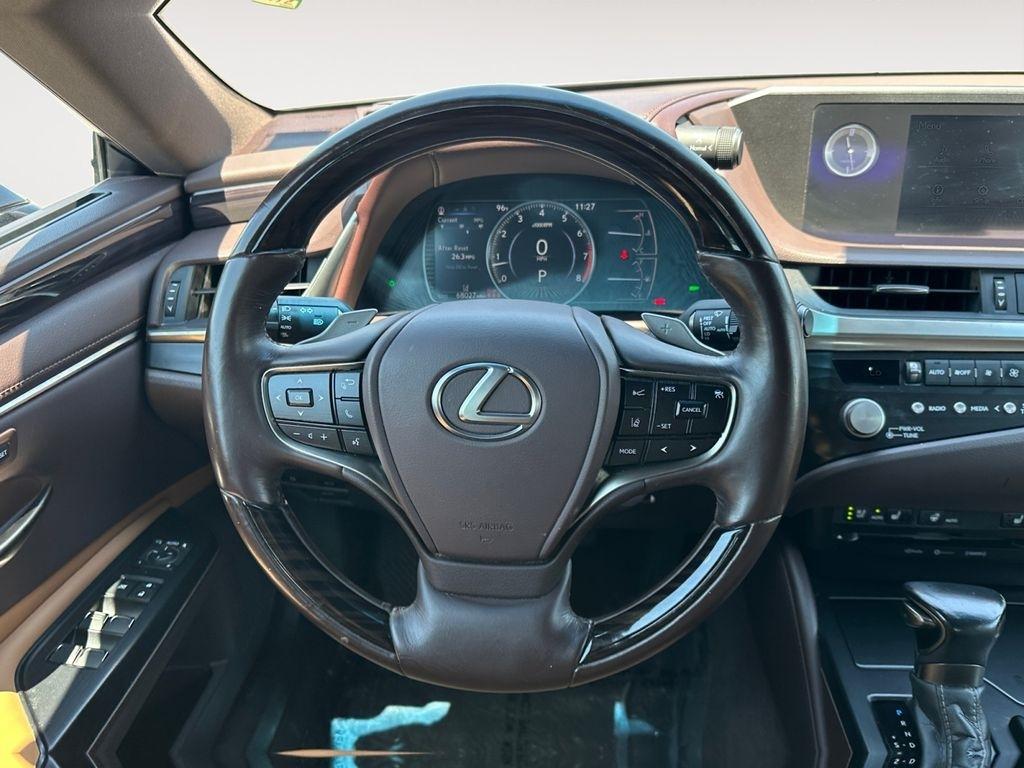 Lexus ES  2021
