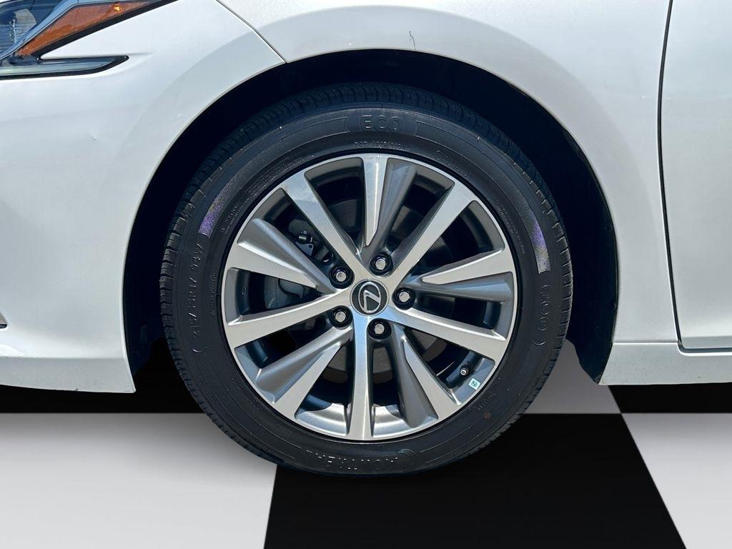 Lexus ES  2021