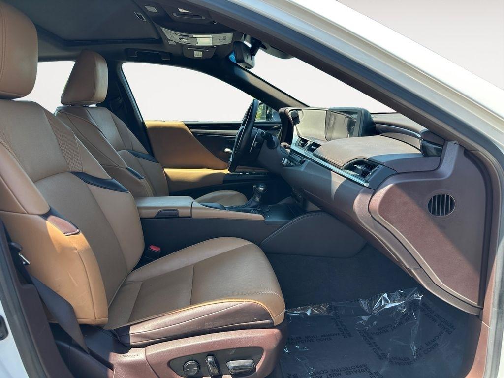 Lexus ES  2021
