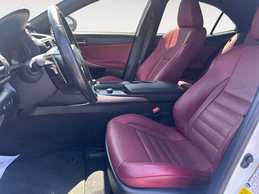 Lexus IS  2020