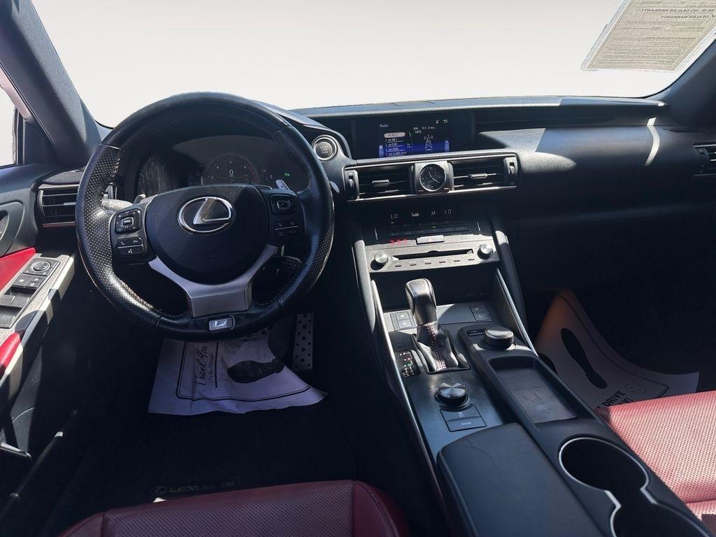 Lexus IS  2020