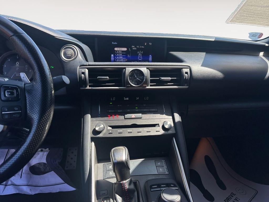 Lexus IS  2020