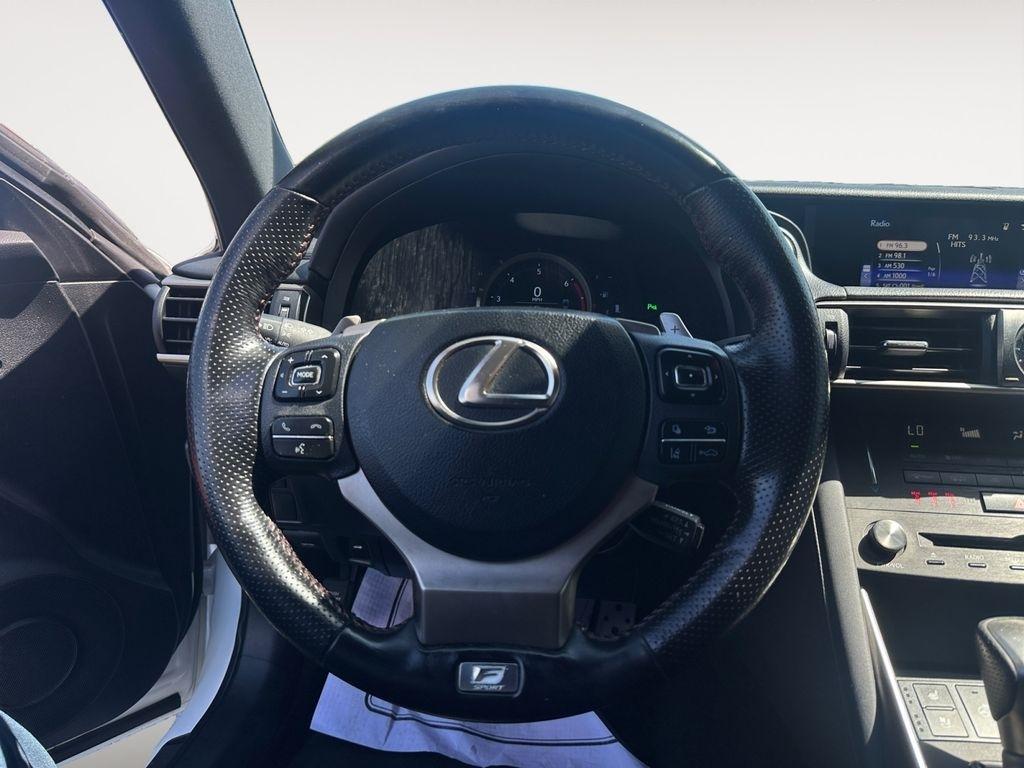 Lexus IS  2020