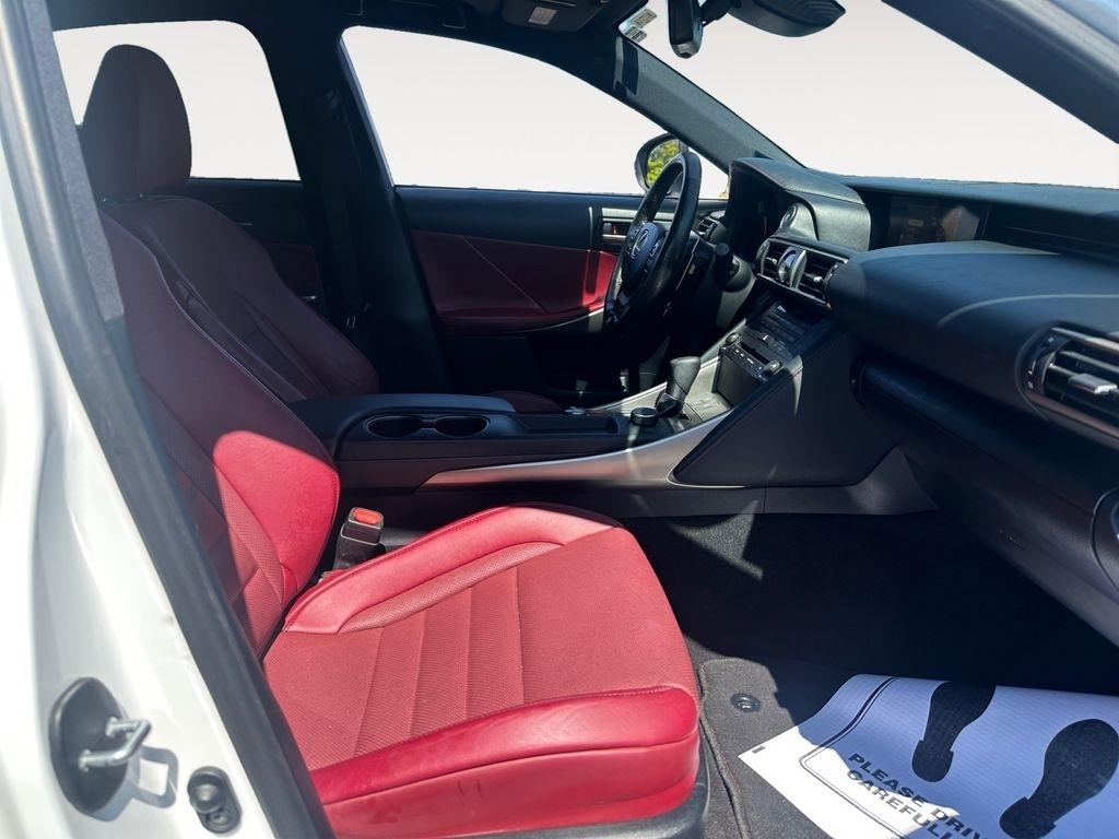 Lexus IS  2020