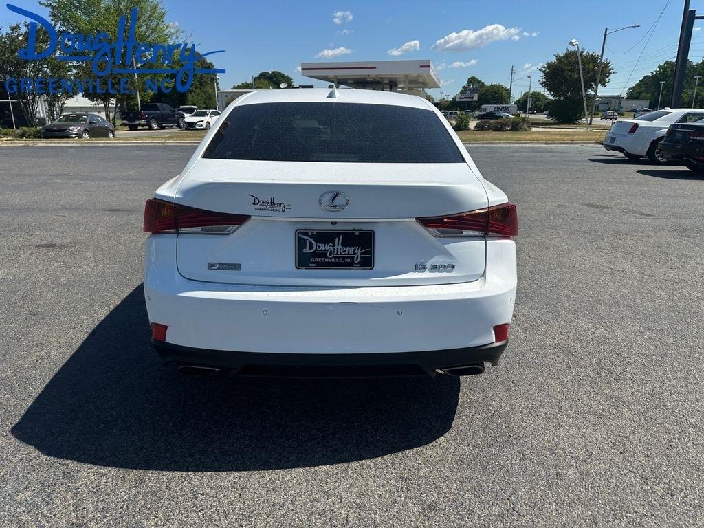 Lexus IS  2020