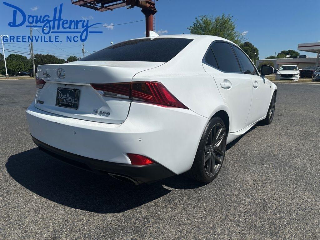 Lexus IS  2020
