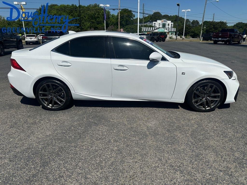 Lexus IS  2020