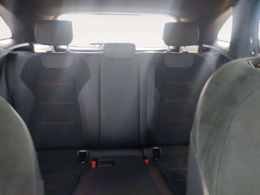 Mercedes-Benz GLA  2023