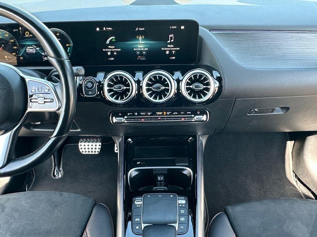 Mercedes-Benz GLA  2023