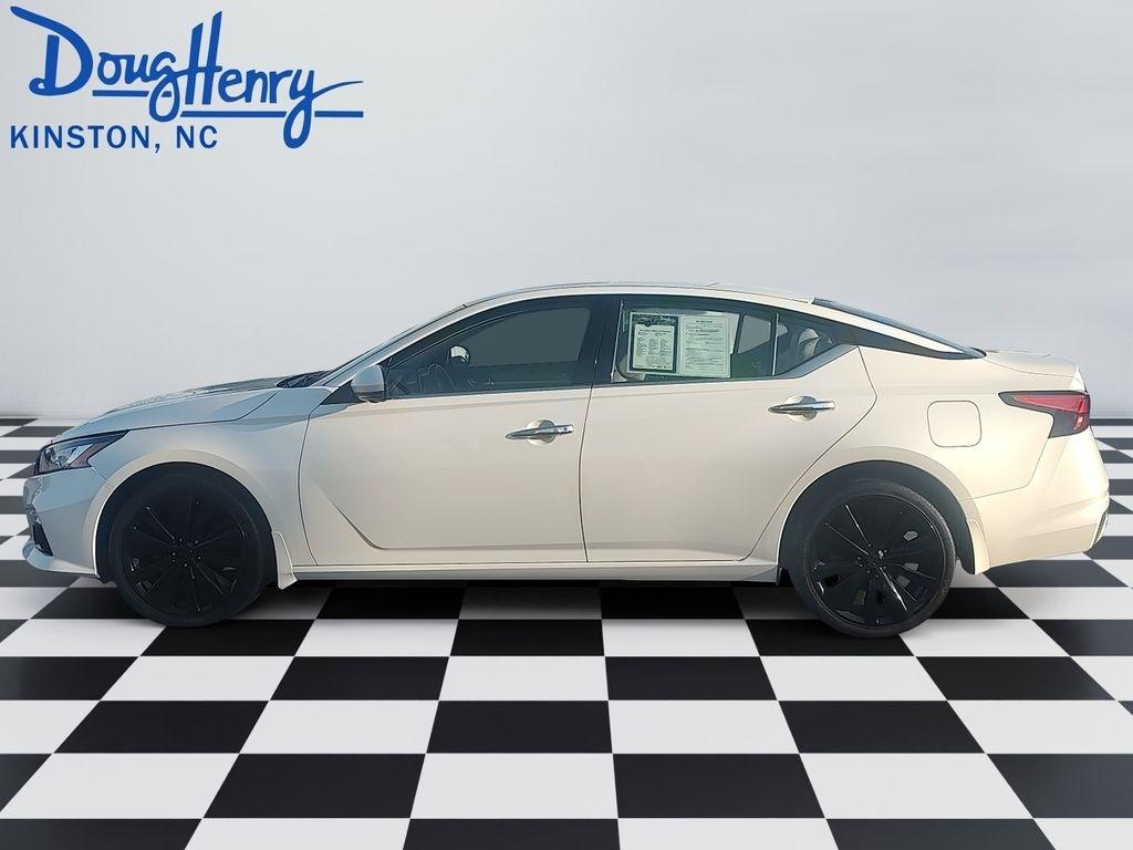 Nissan Altima  2022