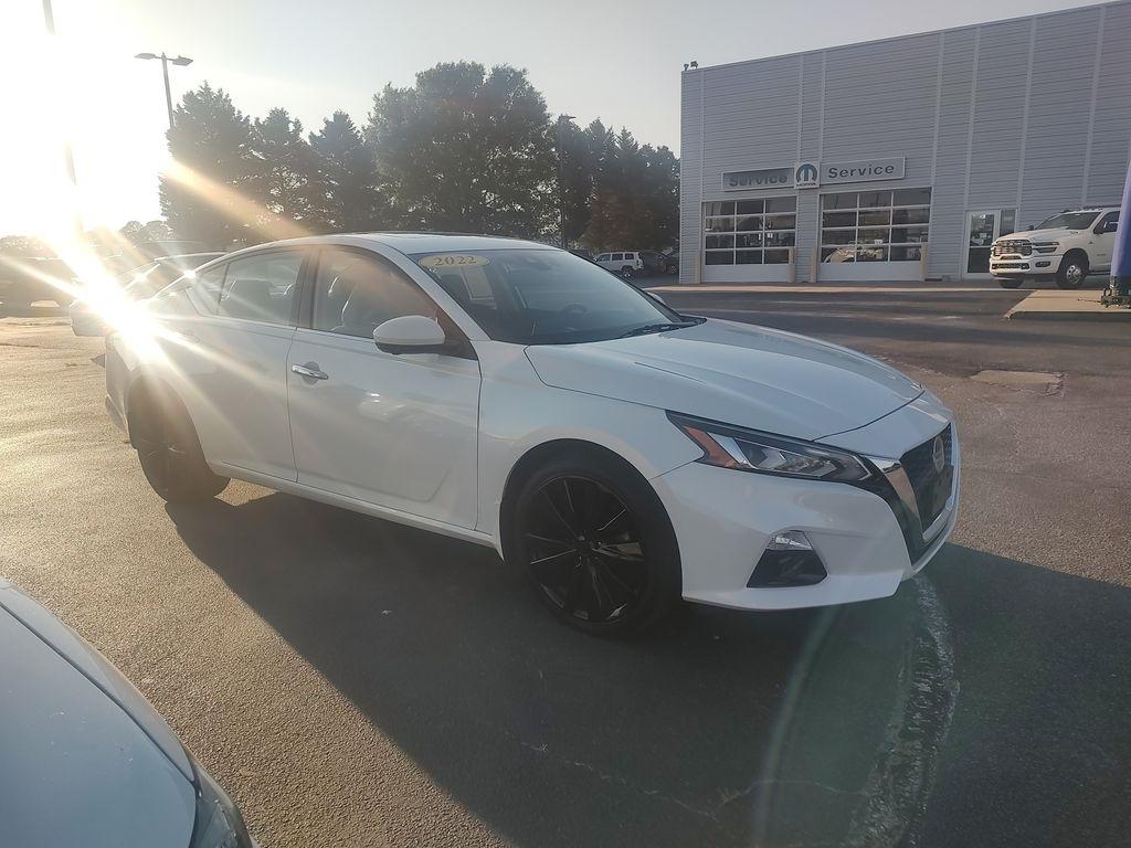 Nissan Altima  2022