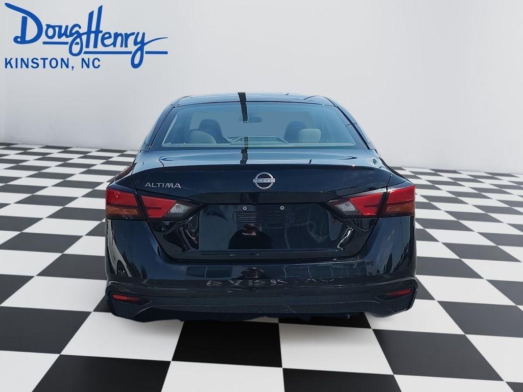 Nissan Altima  2023