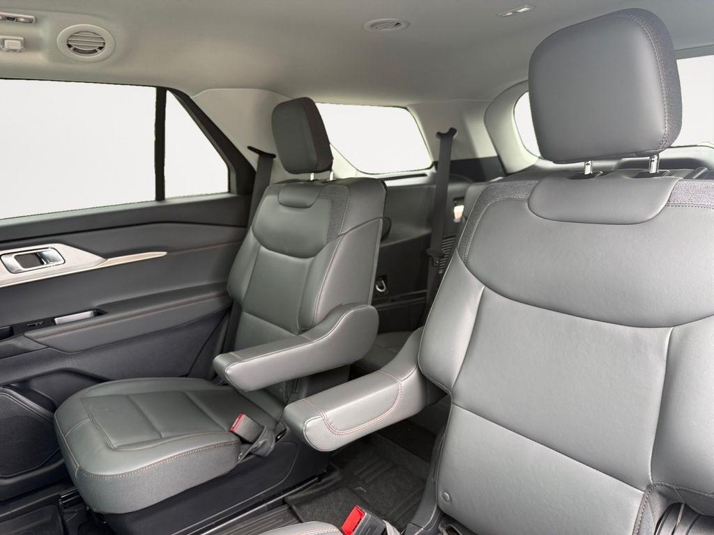 Ford Explorer  2025