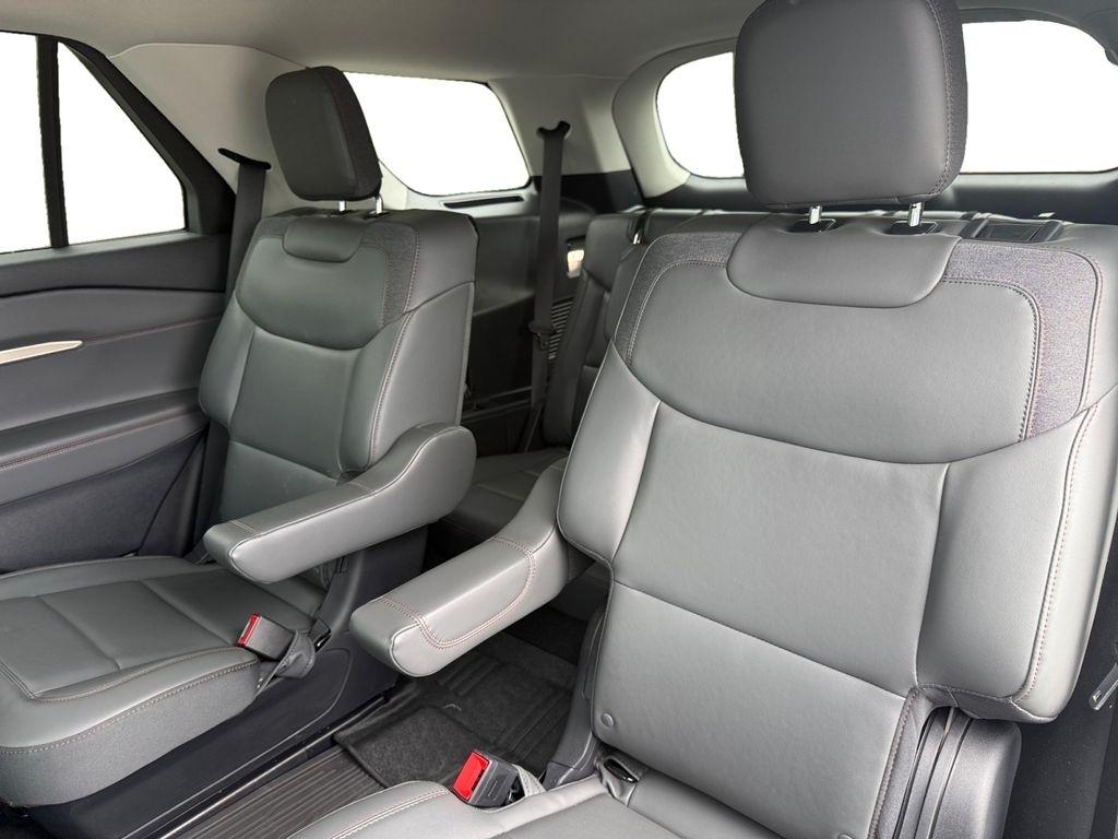 Ford Explorer  2025