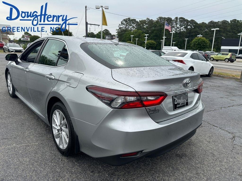 Toyota Camry  2021