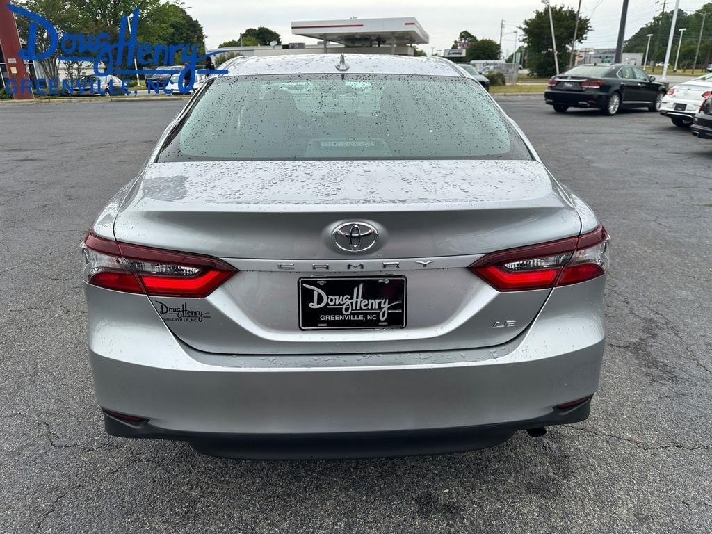 Toyota Camry  2021