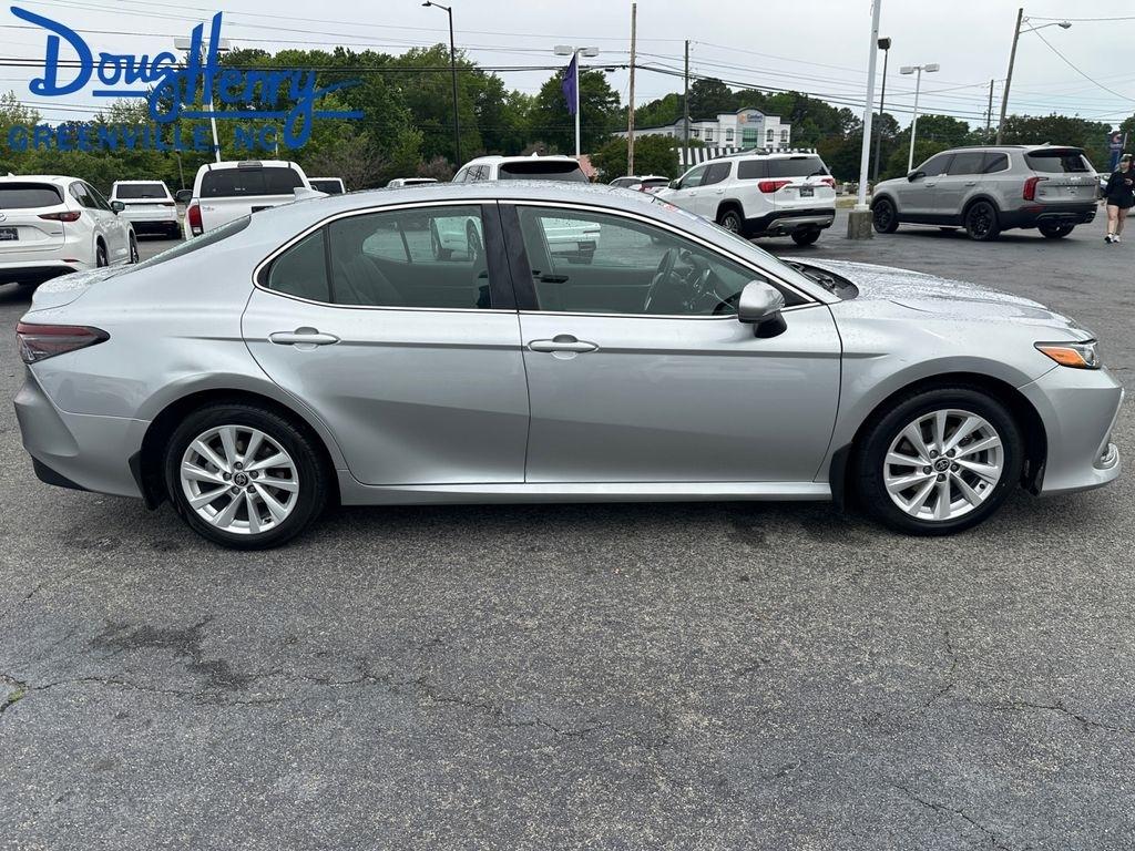 Toyota Camry  2021