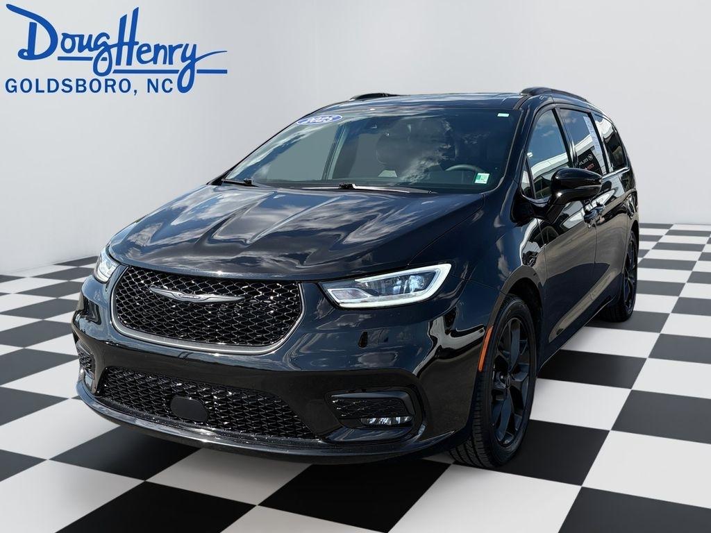 2025 Chrysler Pacifica Limited's photo