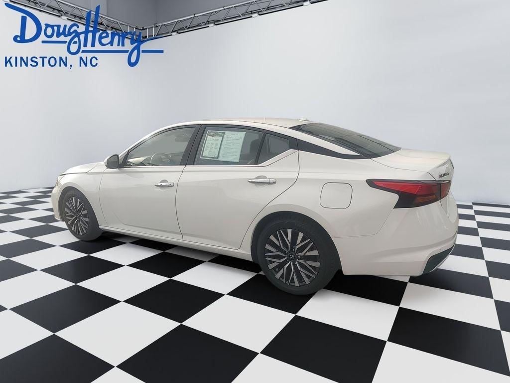 Nissan Altima  2023