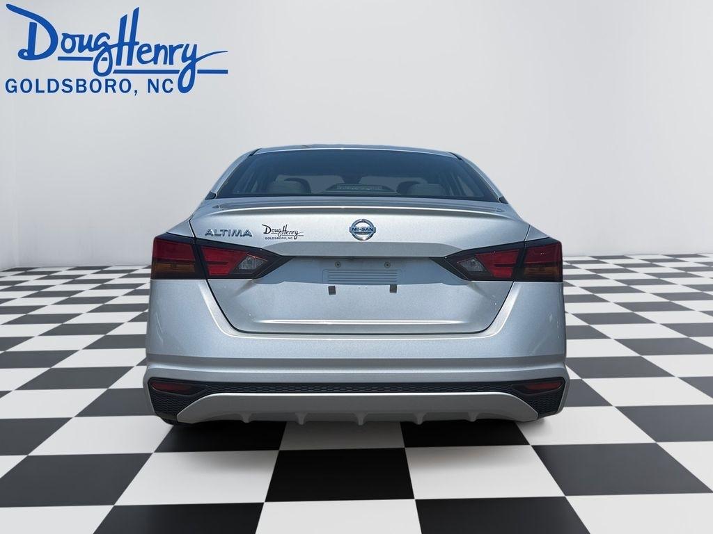 Nissan Altima  2022