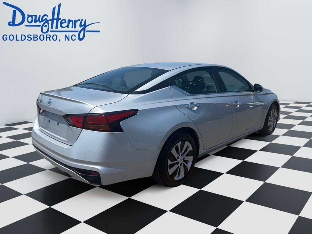Nissan Altima  2022