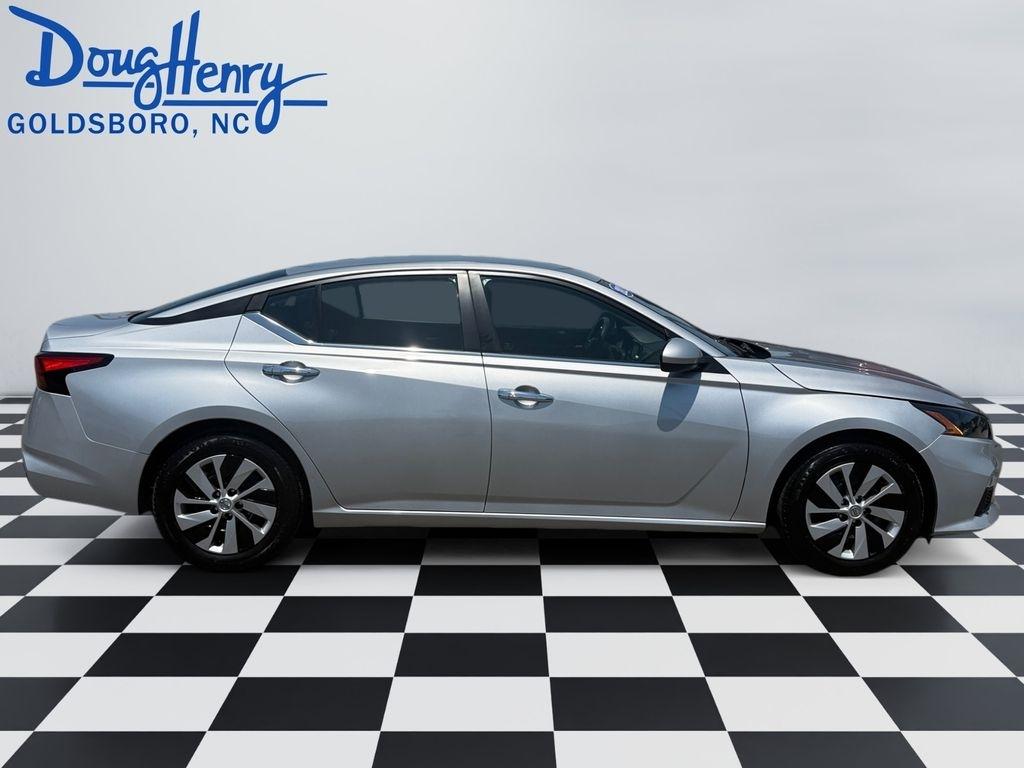 Nissan Altima  2022