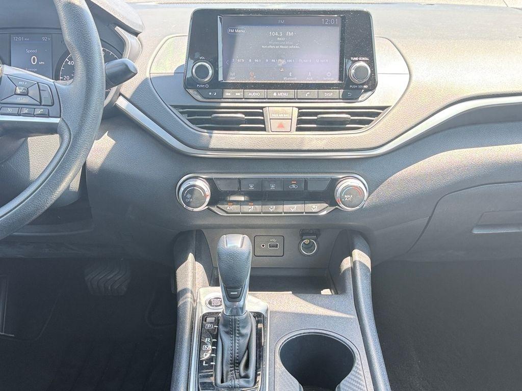 Nissan Altima  2022