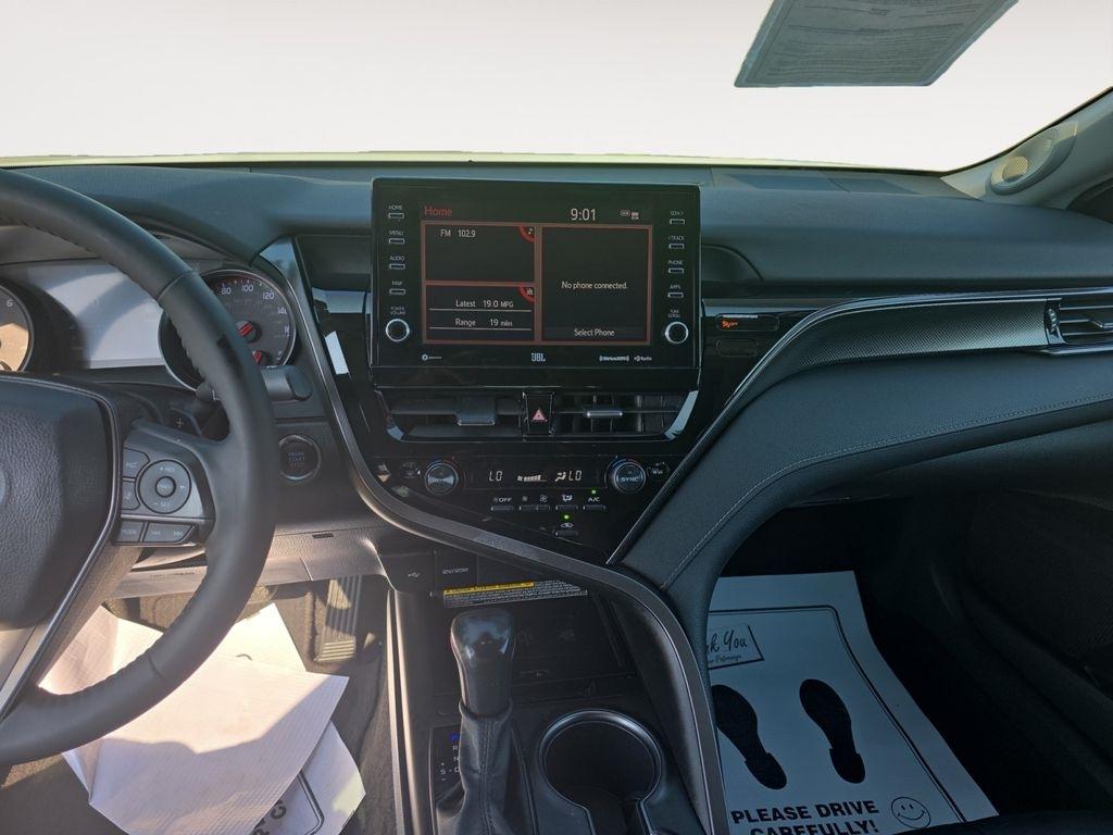 Toyota Camry  2021