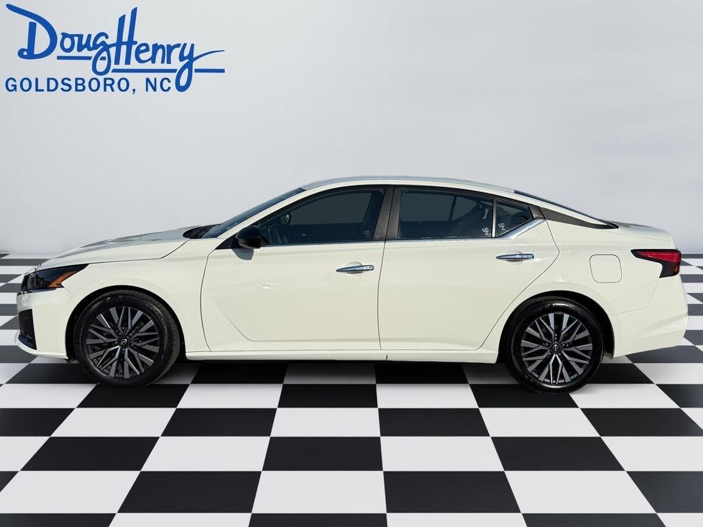 Nissan Altima  2025