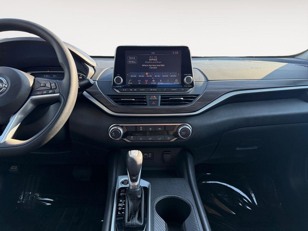 Nissan Altima  2025