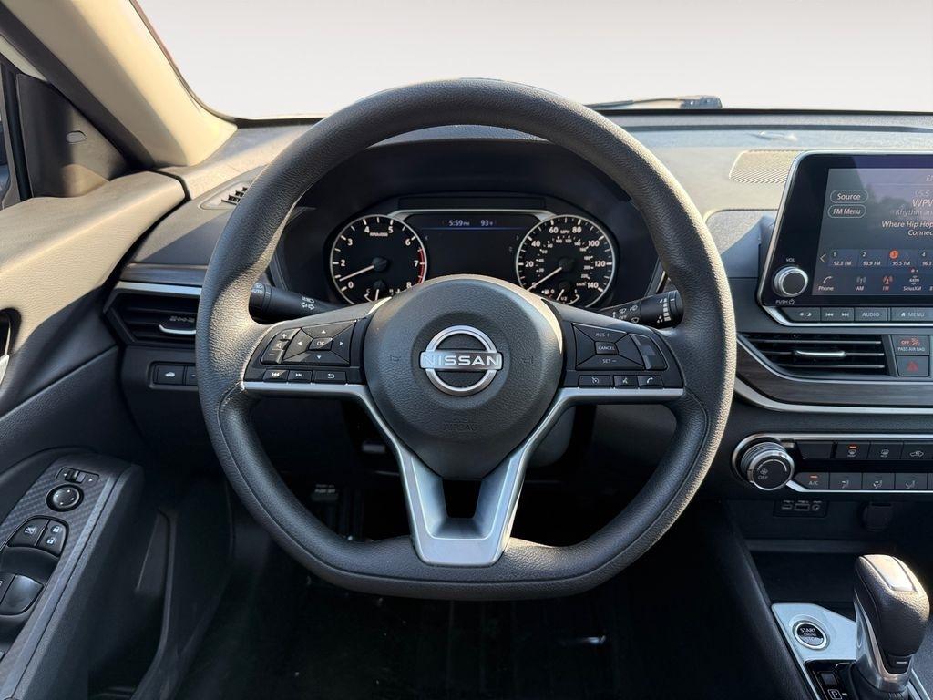Nissan Altima  2025