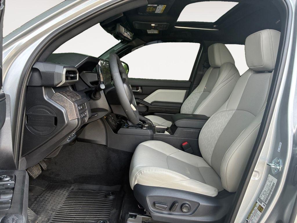 Toyota Tacoma 4WD  2026
