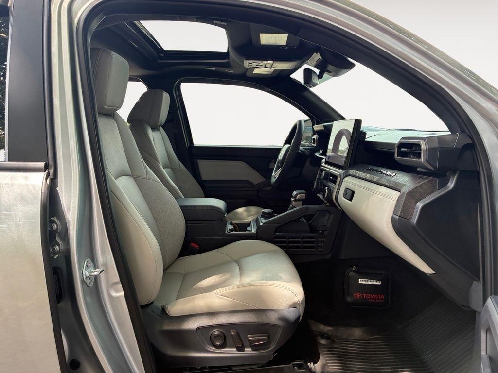 Toyota Tacoma 4WD  2026