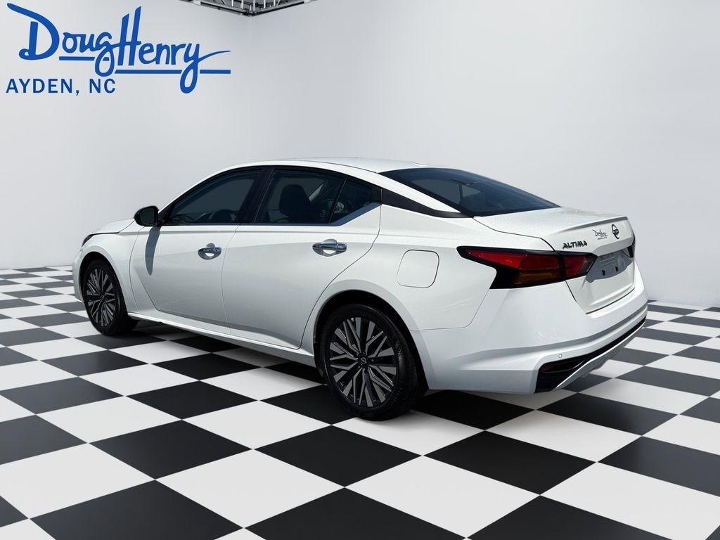 Nissan Altima  2025
