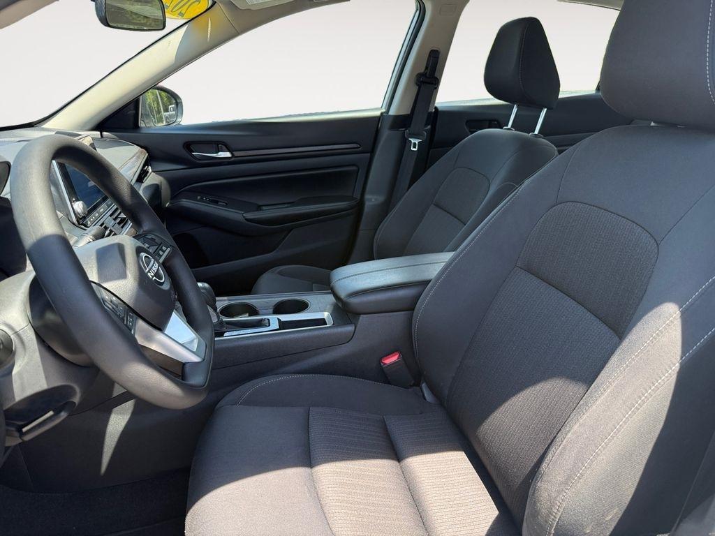 Nissan Altima  2025