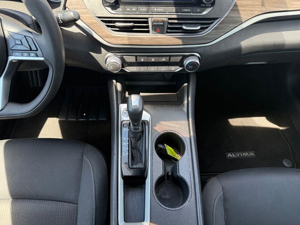 Nissan Altima  2025