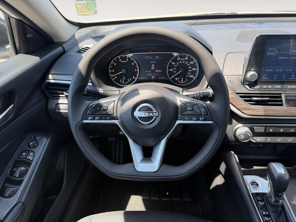 Nissan Altima  2025