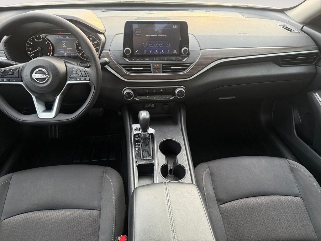 Nissan Altima  2025