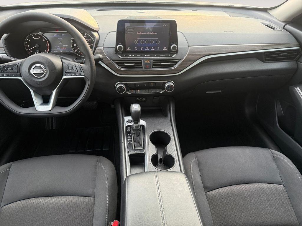 Nissan Altima  2025