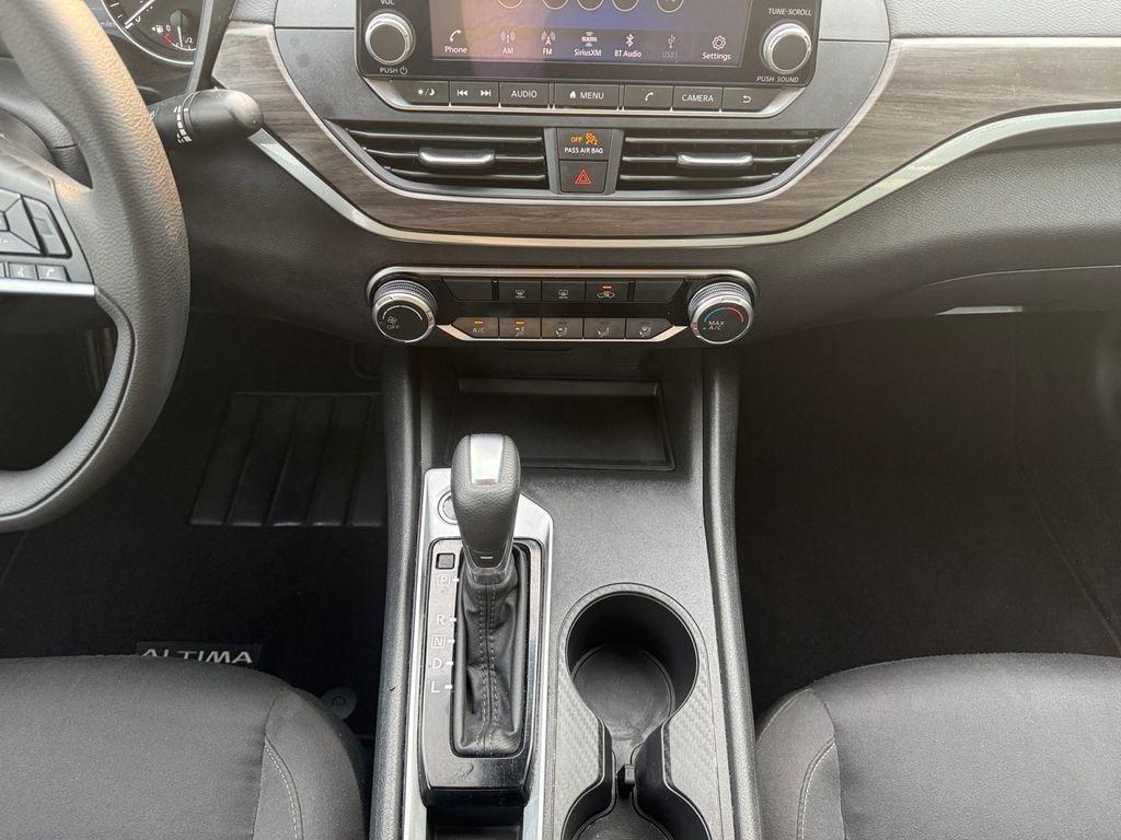Nissan Altima  2025