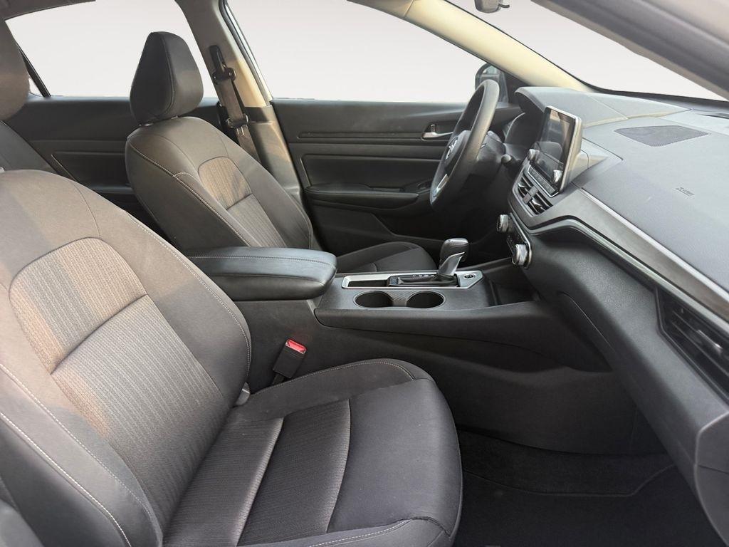 Nissan Altima  2025