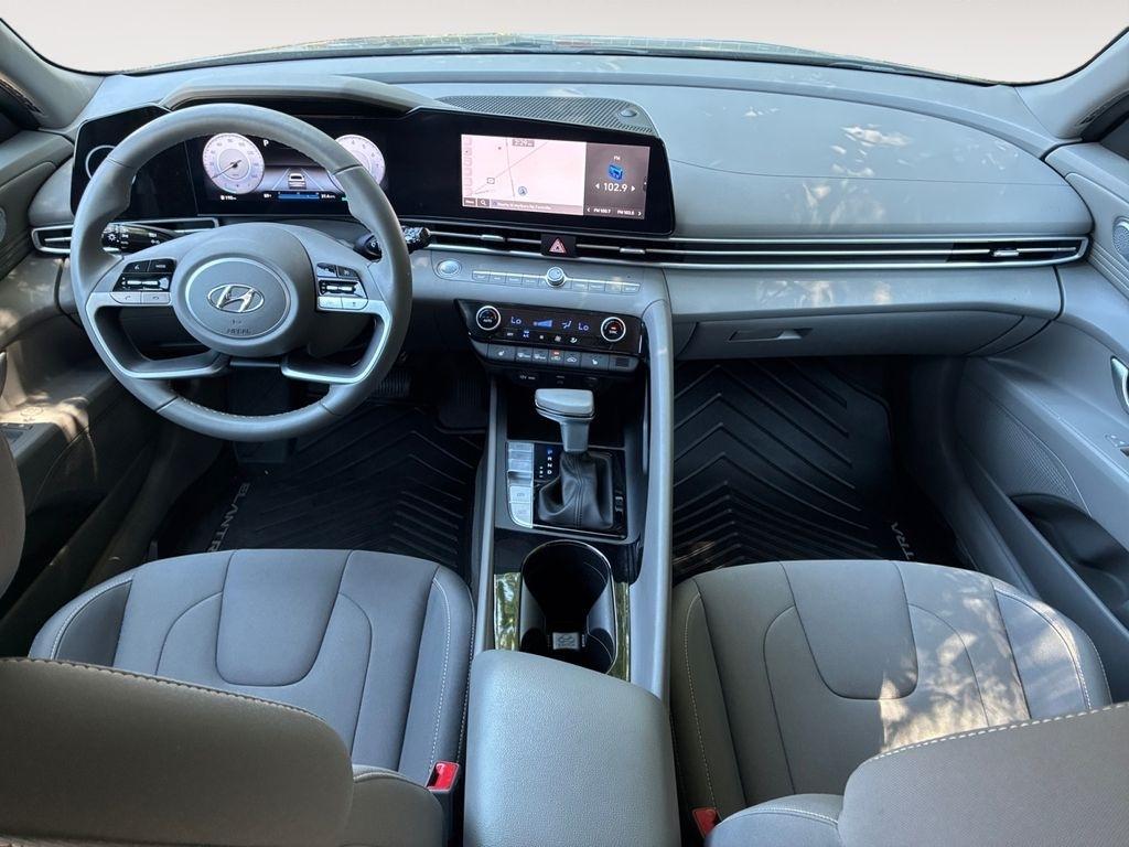 Hyundai Elantra  2023