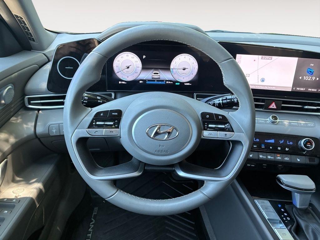 Hyundai Elantra  2023