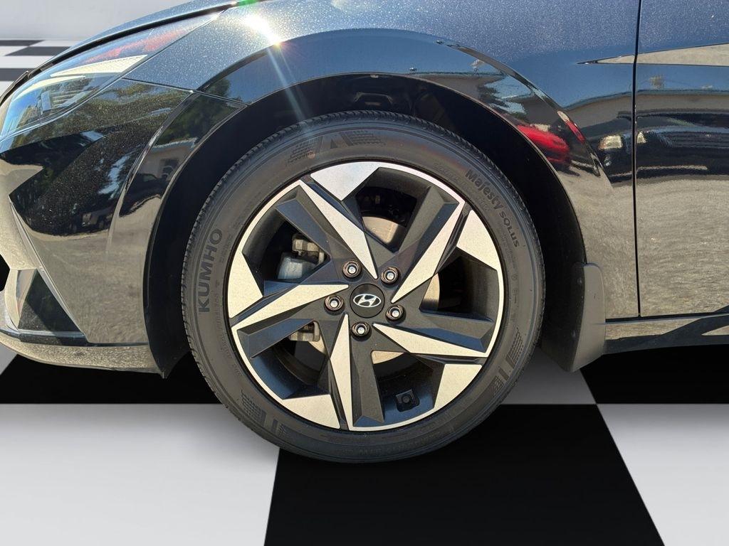 Hyundai Elantra  2023