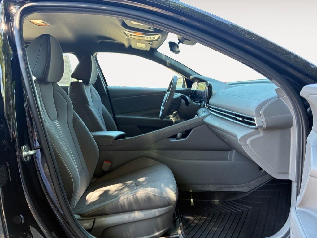 Hyundai Elantra  2023