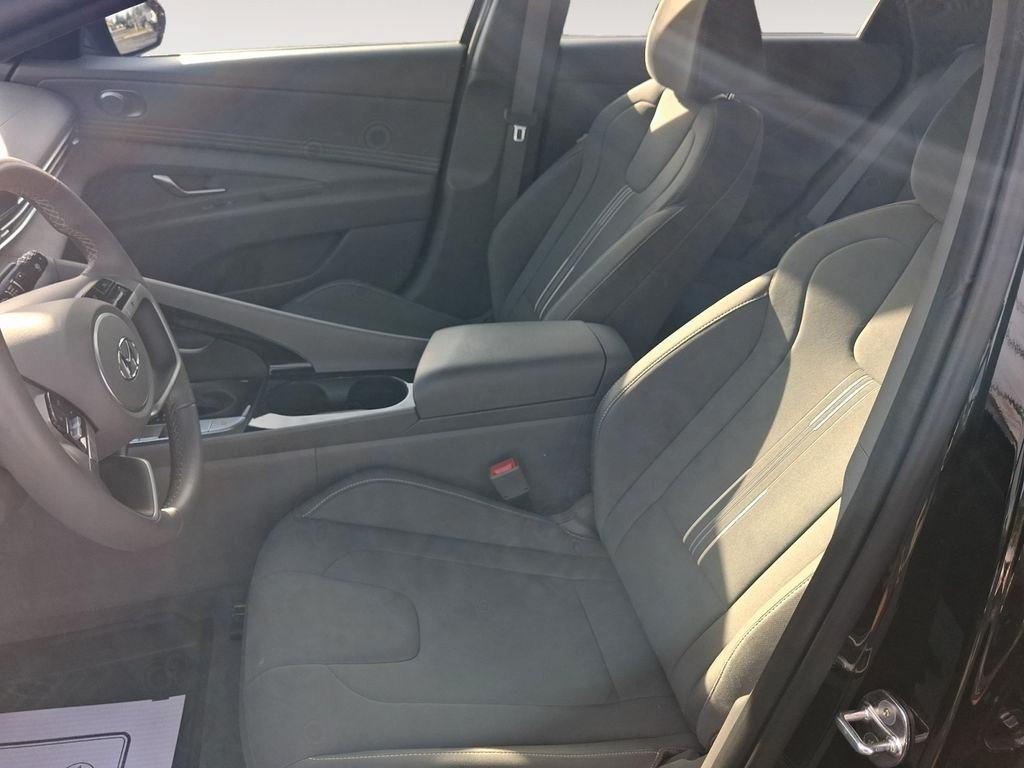 Hyundai Elantra  2023