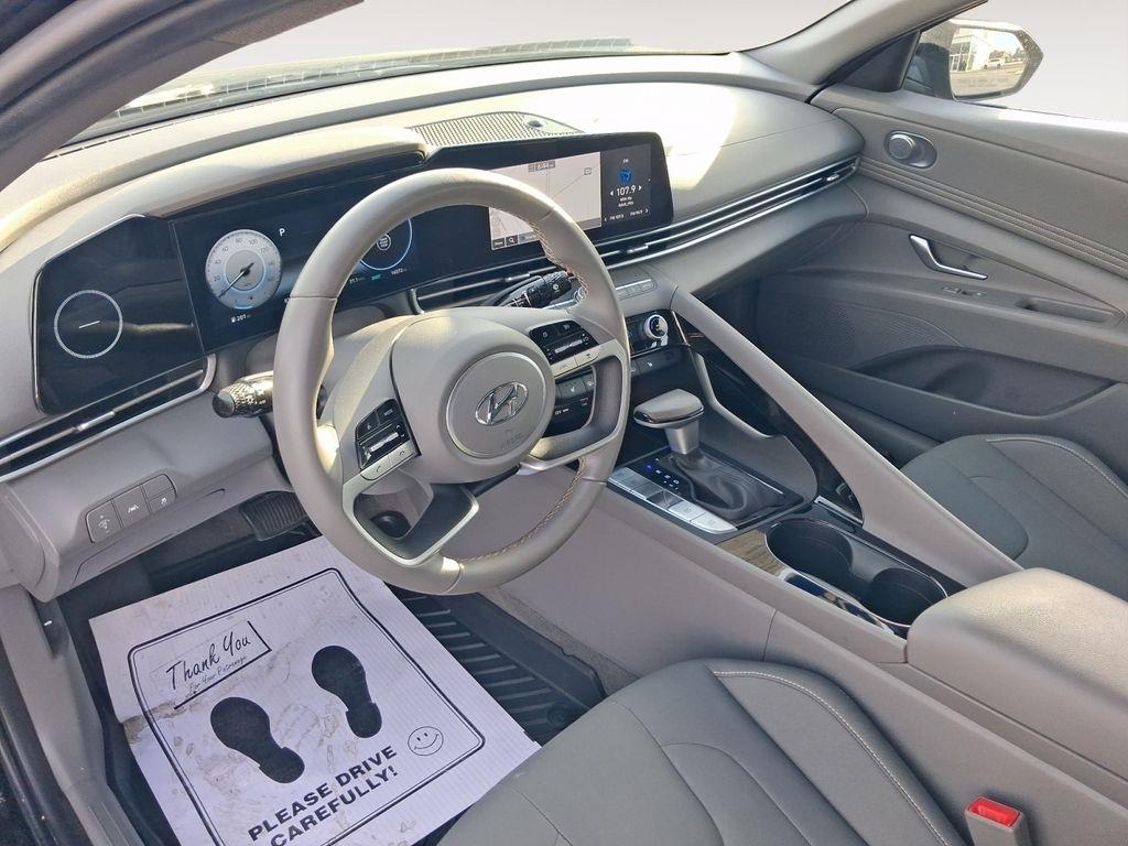 Hyundai Elantra  2023