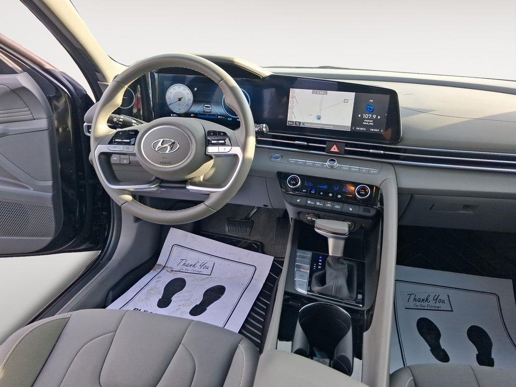 Hyundai Elantra  2023