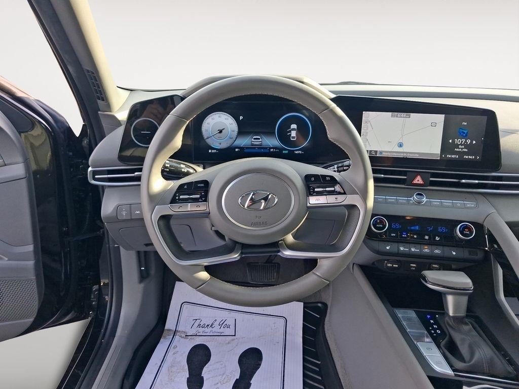 Hyundai Elantra  2023