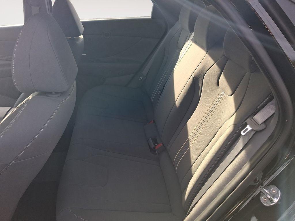 Hyundai Elantra  2023